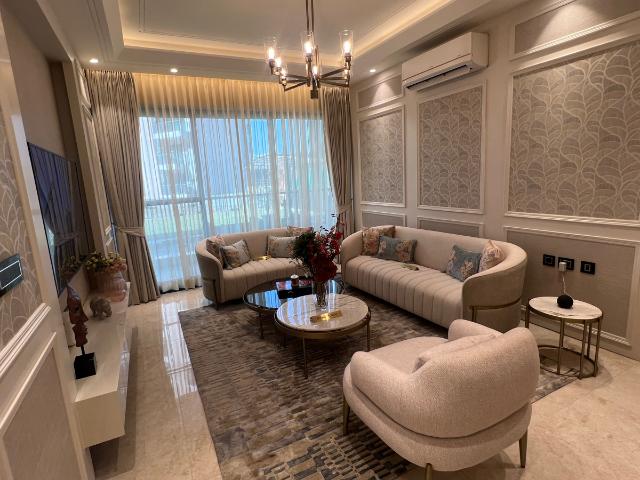 Resale | 4 BHK 3500 Sq.Ft. Apartment in Wave Estate