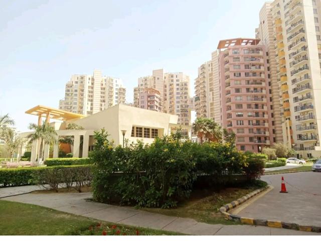 Resale | 4 BHK 3500 Sq.Ft. Apartment in Unitech The Close South