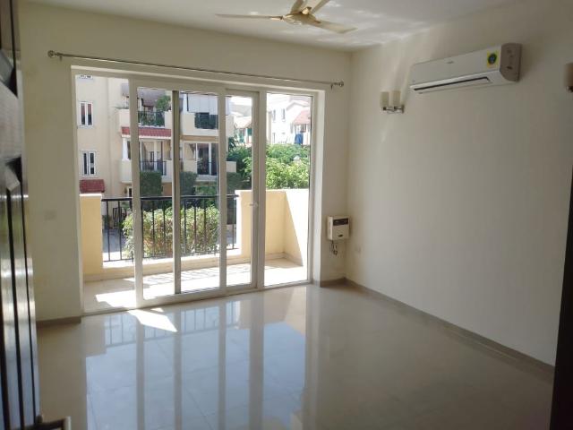 Resale | 4 BHK 350 Sq.Yd. Apartment in Emaar MGF Emerald Hills