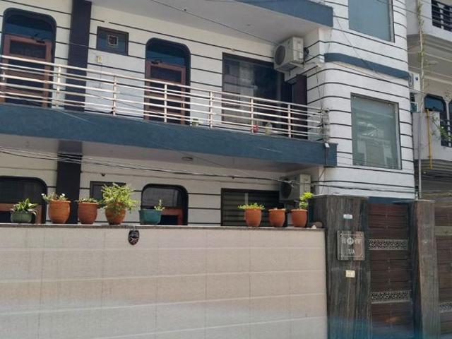 Resale | 4 BHK + 350 Sq.Yd. Independent House in Sector 7