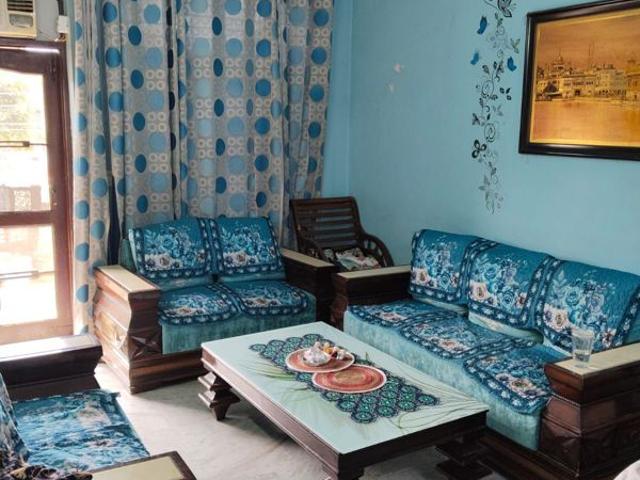 Resale | 4 BHK + 350 Sq.Yd. Independent House in Sector 31