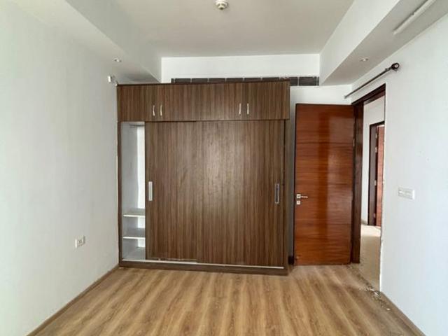 Resale | 4 BHK + 3525 Sq.Ft. Apartment in Mahagun Mezzaria