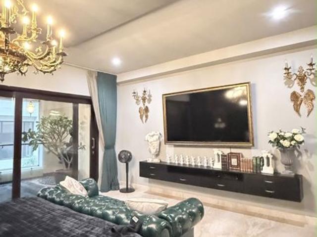 Resale | 4 BHK + 3600 Sq.Ft. Villa in Embassy Grove