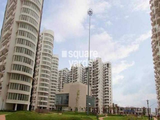 Resale | 4 BHK 3700 Sq.Ft. Apartment in Emaar The Palm Drive The Premier Terraces