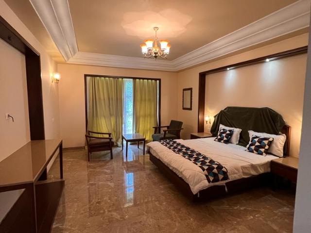 Resale | 4 BHK 3700 Sq.Ft. Apartment in Emaar The Palm Drive The Sky Terraces