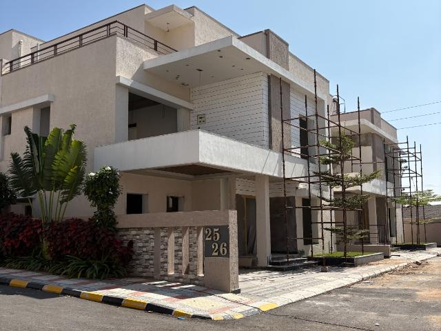 Resale | 4 BHK 3704 Sq.Ft. Villa in Shamshabad