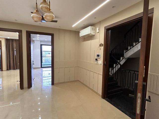 Resale | 4 BHK 3725 Sq.Ft. Apartment in M3M Altitude