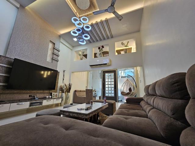 Resale | 4 BHK 3800 Sq.Ft. Apartment in Gaurav Enclave I