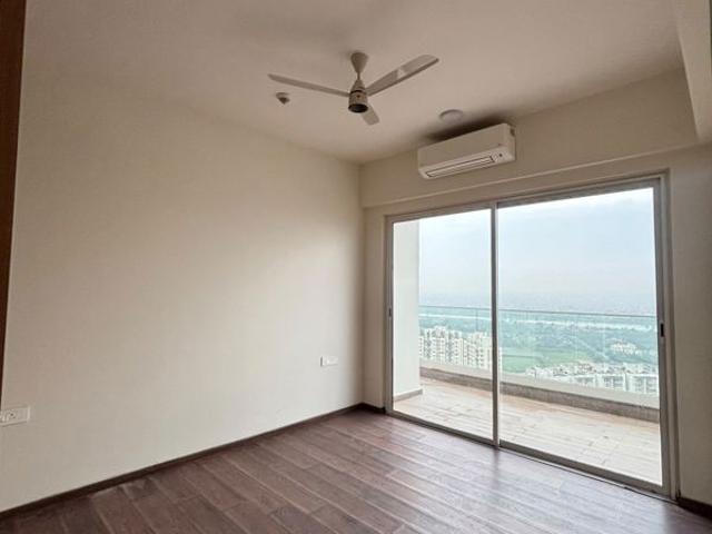 Resale | 4 BHK + 3938 Sq.Ft. Apartment in Kalpataru Vista