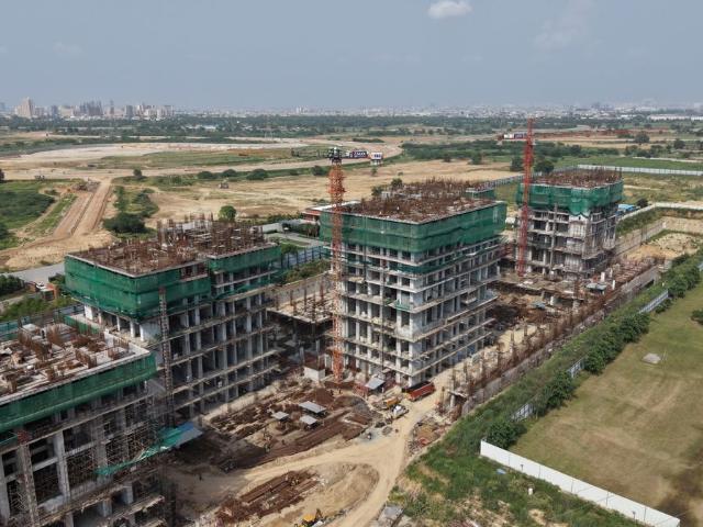Resale | 4 BHK + 4082 Sq.Ft. Apartment in Max Estate 361