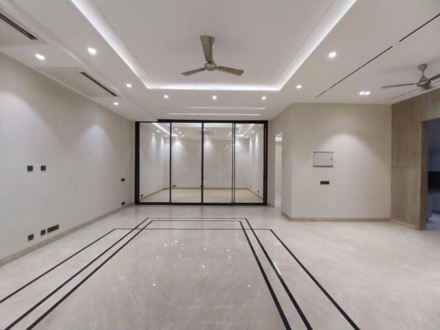 Resale | 4 BHK 400 Sq.Yd. Apartment in Vasant Vihar