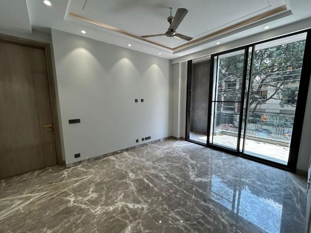 Resale | 4 BHK 400 Sq.Yd. Apartment in Vasant Vihar