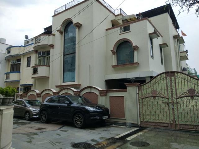 Resale | 4 BHK 400 Sq.Yd. Villa in Vasant Vihar