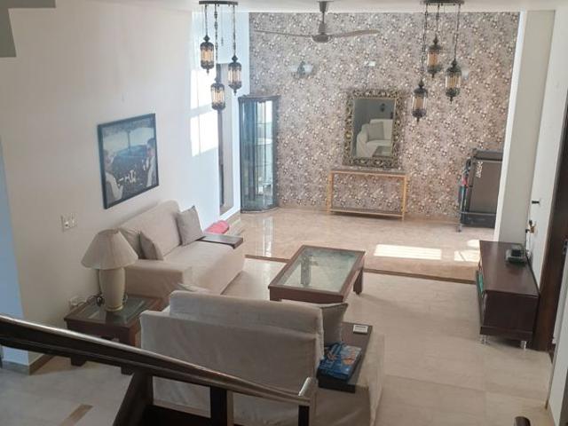 Resale | 4 BHK + 4200 Sq.Ft. Villa in Jaypee Greens Kingswood Oriental