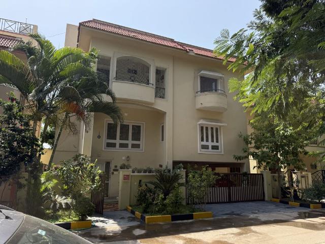 Resale | 4 BHK 4400 Sq.Ft. Villa in Kapra