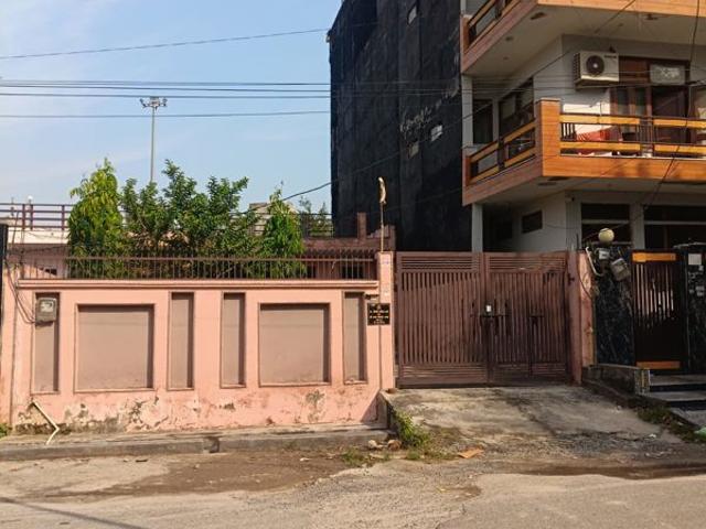 Resale | 4 BHK 450 Sq.Mt. Villa in Sector 71