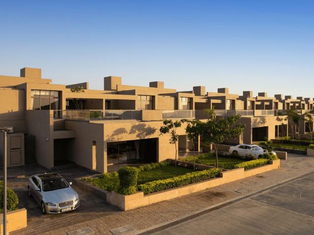 Resale | 4 BHK + 4910 Sq.Ft. Villa in Oxford Golf Estate