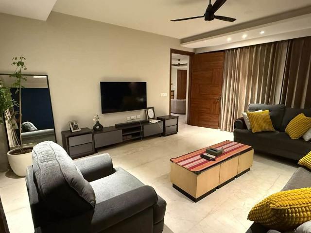 Resale | 4 BHK + 500 Sq.Ft. Apartment in BPTP Amstoria