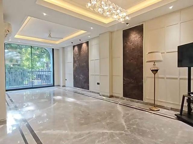 Resale | 4 BHK + 500 Sq.Yd. Apartment in BPTP Amstoria