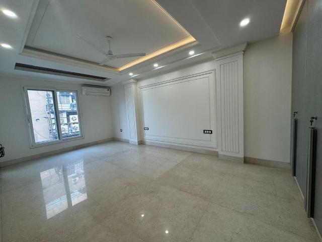 Resale | 4 BHK 500 Sq.Yd. Apartment in Rajinder Nagar