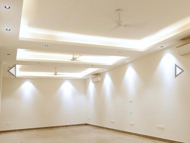 Resale | 4 BHK 551 Sq.Yd. Villa in Sector 14