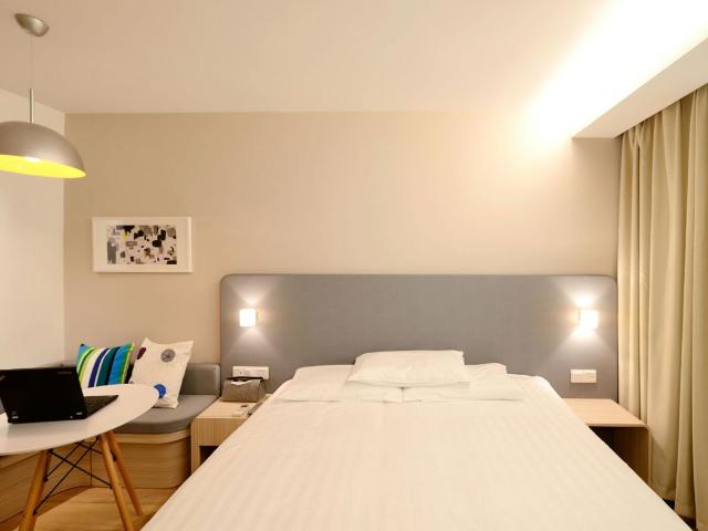 Resale | 4 BHK 5777 Sq.Ft. Apartment in The Trilight