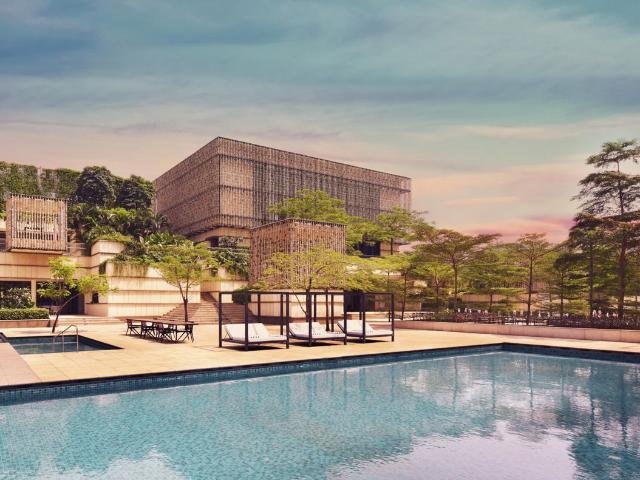 Resale | 4 BHK + 639 Sq.Ft. Apartment in Lodha New Cuffe Parade