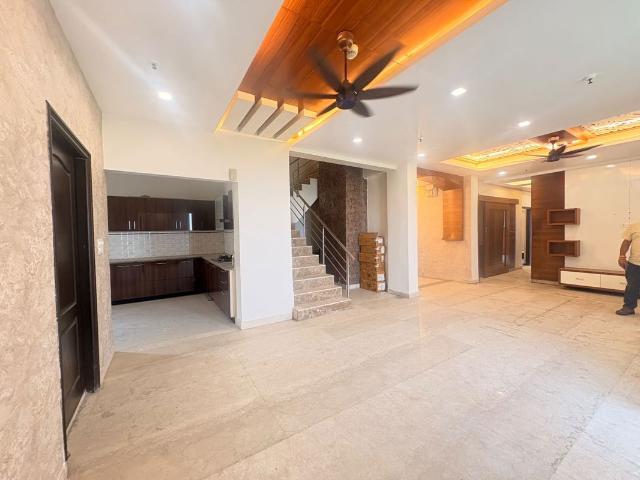 Resale | 4 BHK + 6750 Sq.Ft. Villa in Mahagun Mirabella
