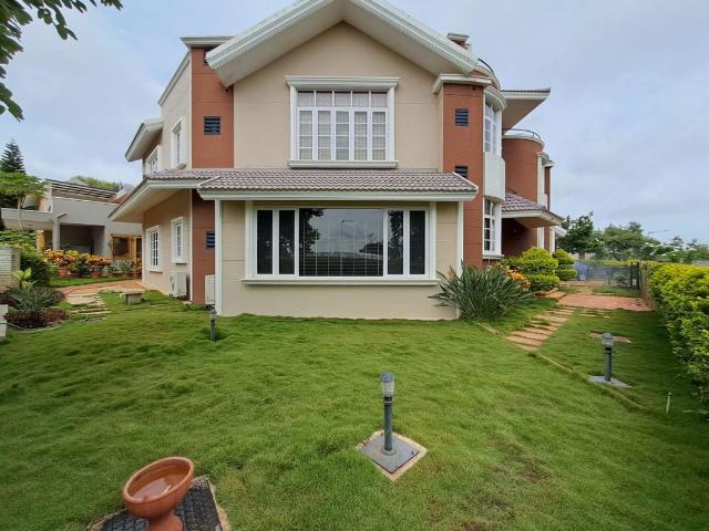 Resale | 4 BHK 7200 Sq.Ft. Villa in Hollywood Town