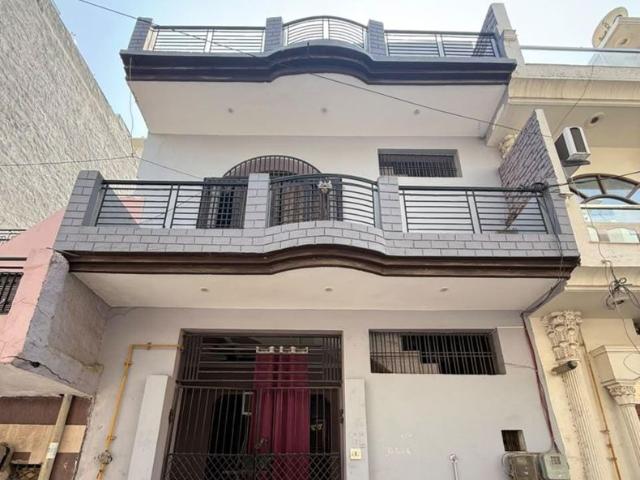 Resale | 4 BHK + 90 Sq.Yd. Independent House in Sector 10