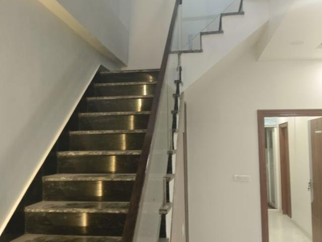Resale | 4 BHK 93 Sq.Yd. Villa in Ramnagar