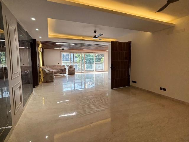 Resale | 4 BHK + Extra Room 500 Sq.Yd. Apartment in DLF City Phase V