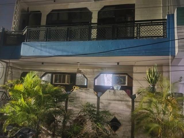 Resale | 4 BHK + Extra Room 113 Sq.Mt. Villa in Sector 11