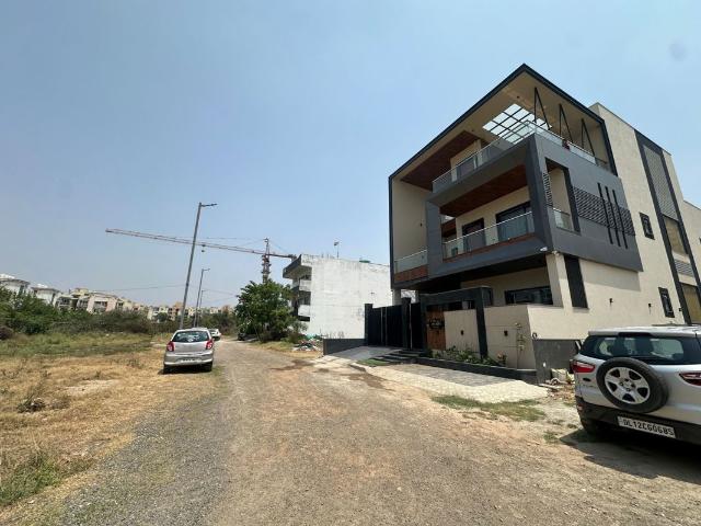Resale | 4 BHK + Extra Room 160 Sq.Yd. Independent House in Sector 65