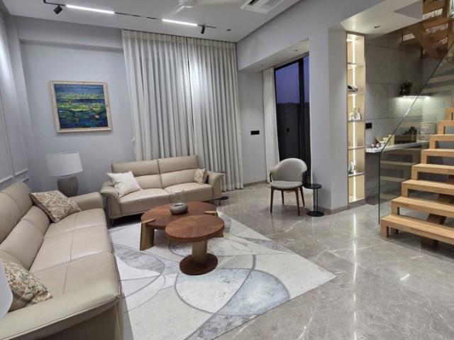 Resale | 4 BHK + Extra Room 1700 Sq.Ft. Apartment in Wellingdon View