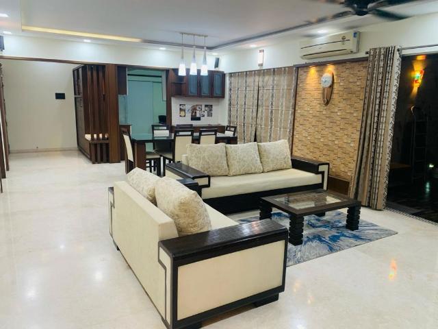 Resale | 4 BHK + Extra Room 1925 Sq.Ft. Apartment in Kolte Patil 24K Glitterati