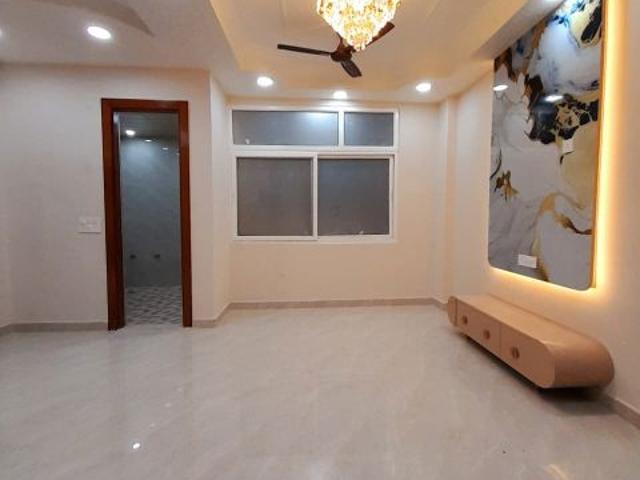 Resale | 4 BHK + Extra Room 2195 Sq.Ft. Apartment in Ramprastha Society