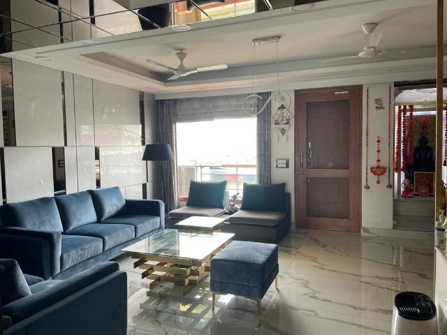Resale | 4 BHK + Extra Room 2200 Sq.Ft. Apartment in Ramprastha Pearl Court