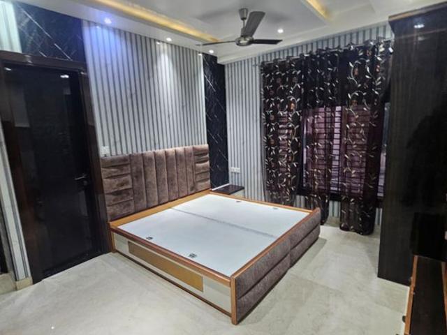 Resale | 4 BHK + Extra Room 2406 Sq.Ft. Apartment in Anand Vihar