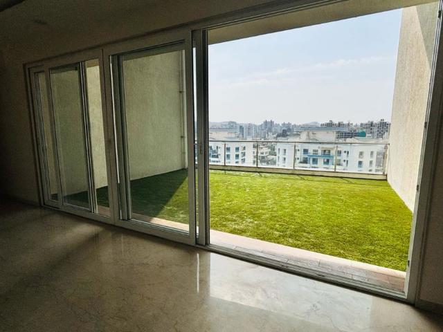 Resale | 4 BHK + Extra Room 2450 Sq.Ft. Apartment in Supreme Amadore