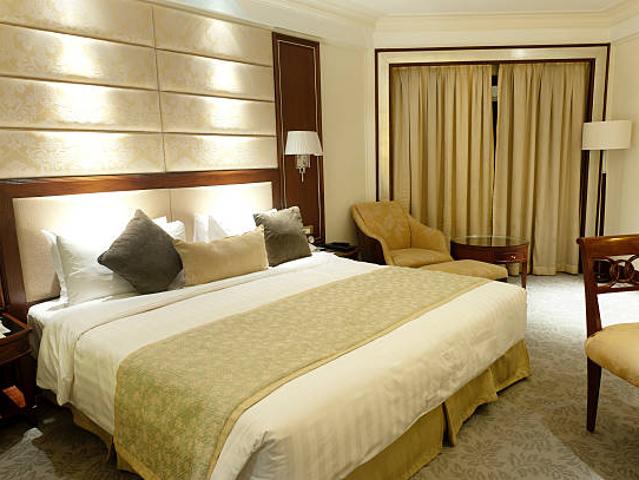 Resale | 4 BHK + Extra Room 2500 Sq.Ft. Apartment in Godrej Skyshore