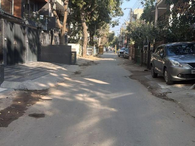 Resale | 4 BHK + Extra Room 270 Sq.Yd. Independent House in Palam Vihar Residents Association