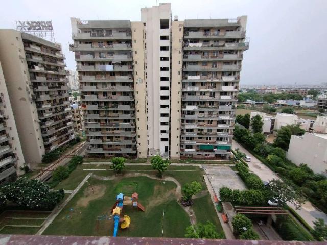 Resale | 4 BHK + Extra Room 2875 Sq.Ft. Apartment in Brisk Lumbini Terrace Homes