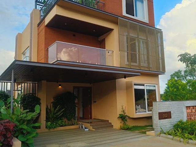 Resale | 4 BHK + Extra Room 3009 Sq.Ft. Villa in Urbanrise Paradise On Earth