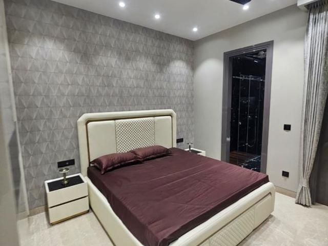 Resale | 4 BHK + Extra Room 3208 Sq.Ft. Apartment in Anand Vihar