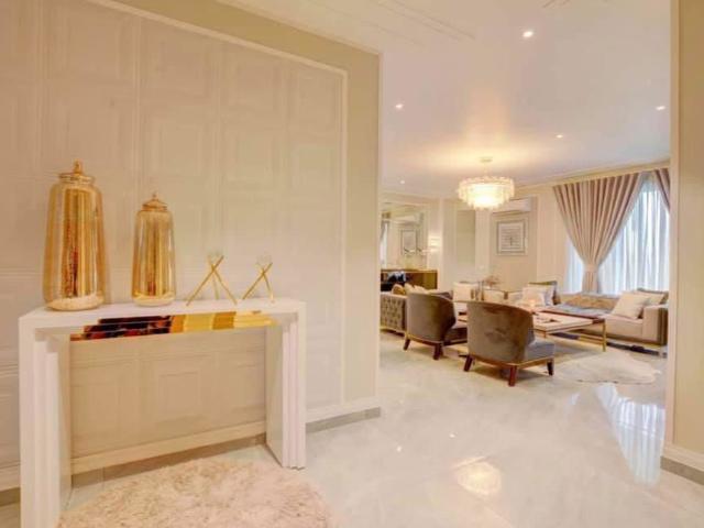 Resale | 4 BHK + Extra Room 3672 Sq.Ft. Apartment in Aerocity