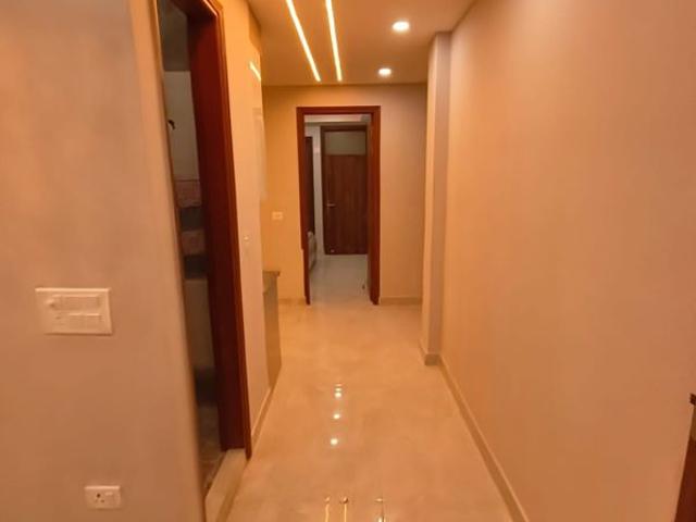 Resale | 4 BHK + Extra Room,Basement 1650 Sq.Ft. Apartment in Krishna Tower Noida