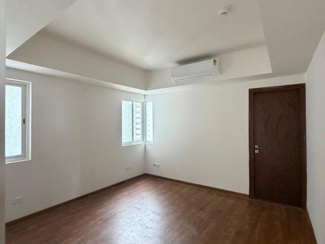 Resale | 4 BHK + Servant Room,Extra Room 2599 Sq.Ft. Apartment in Godrej Air Sector 85