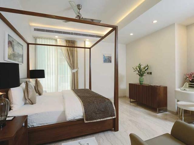 Resale | 4 BHK + Servant Room,Extra Room 3284 Sq.Ft. Apartment in Ambience Tiverton