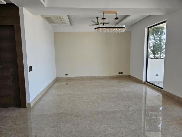 Resale | 4 BHK + Servant Room,Extra Room 3501 Sq.Ft. Apartment in ABA County 107
